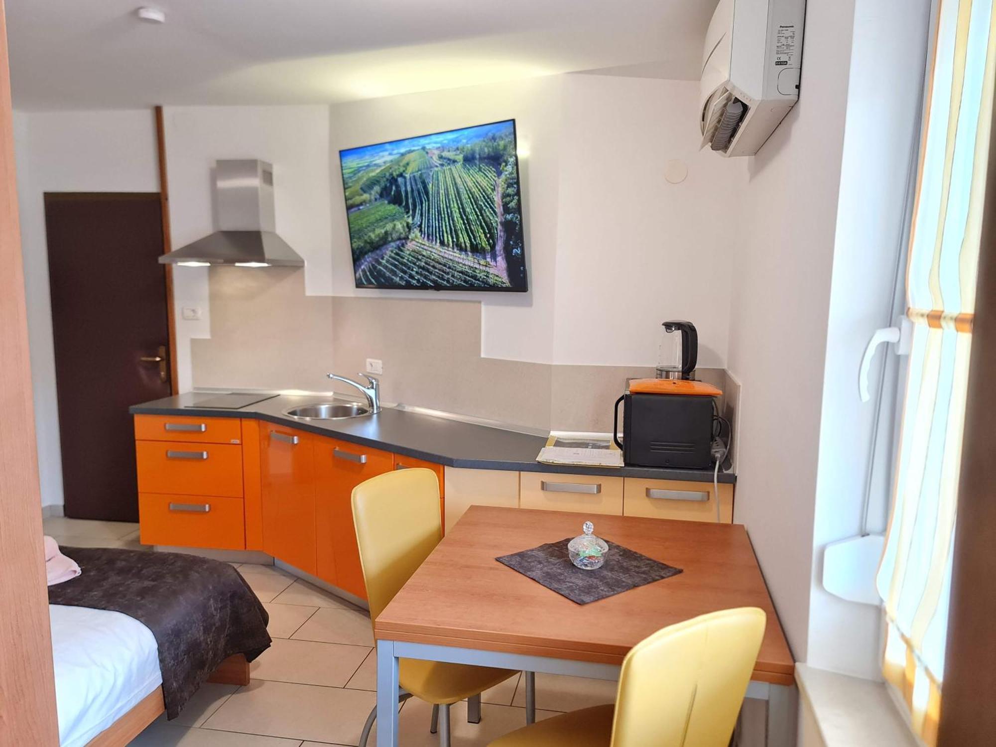 Restaurant & Apartments Getaway Pri Kobalu Vipava Pokoj fotografie