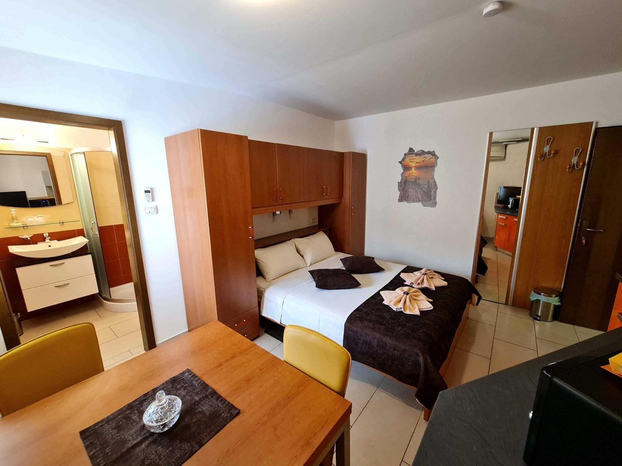 Restaurant & Apartments Getaway Pri Kobalu Vipava Pokoj fotografie